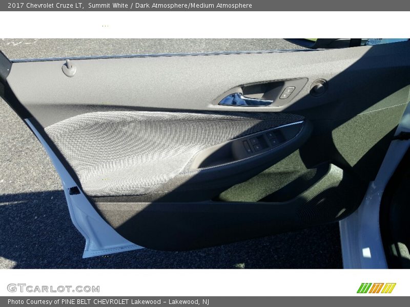 Summit White / Dark Atmosphere/Medium Atmosphere 2017 Chevrolet Cruze LT