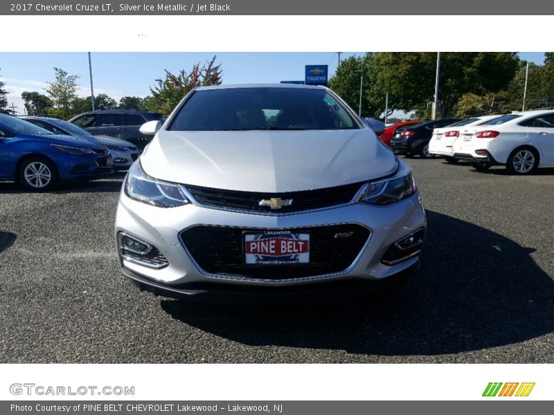Silver Ice Metallic / Jet Black 2017 Chevrolet Cruze LT