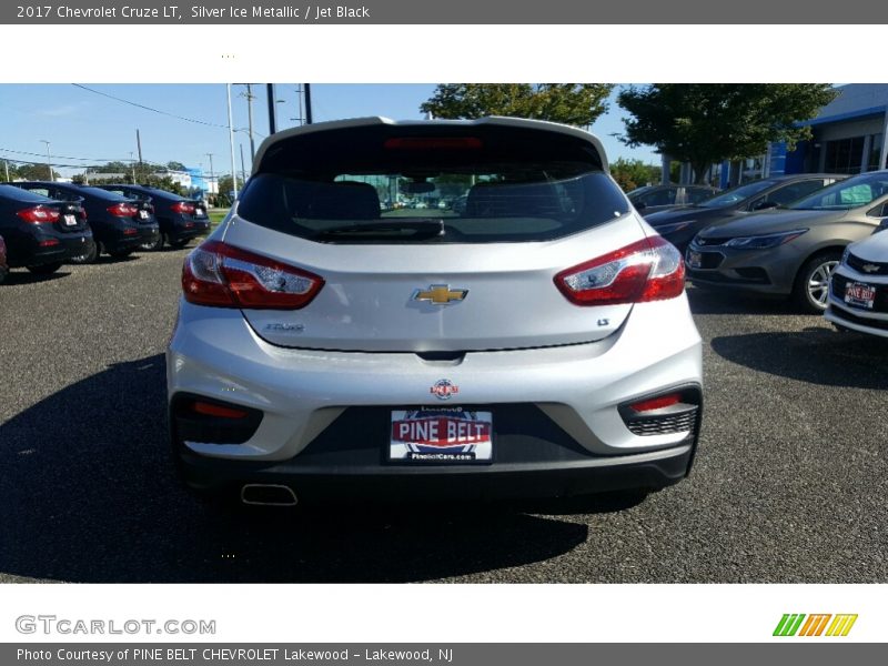 Silver Ice Metallic / Jet Black 2017 Chevrolet Cruze LT