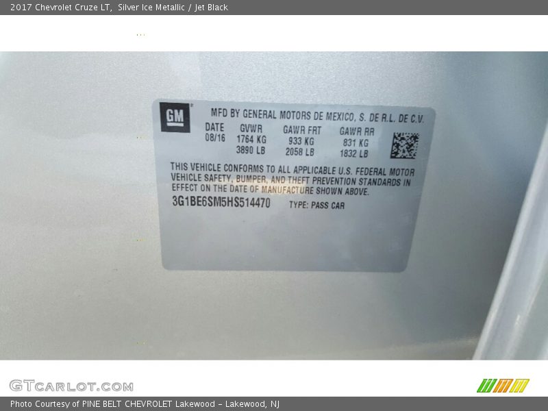 Silver Ice Metallic / Jet Black 2017 Chevrolet Cruze LT