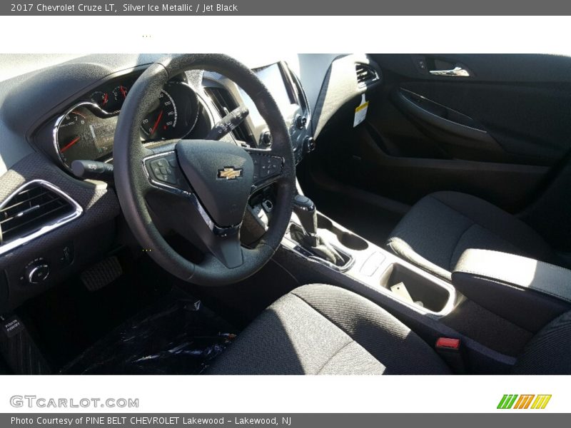 Silver Ice Metallic / Jet Black 2017 Chevrolet Cruze LT