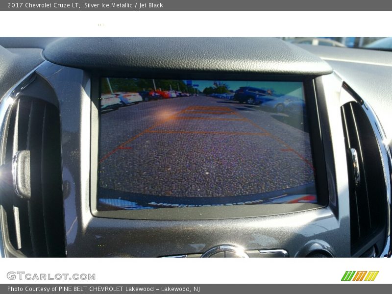 Silver Ice Metallic / Jet Black 2017 Chevrolet Cruze LT