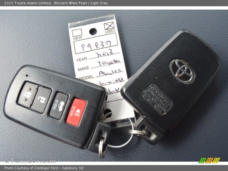 Blizzard White Pearl / Light Gray 2013 Toyota Avalon Limited