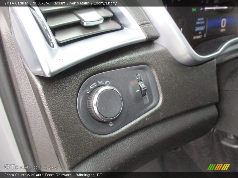 Radiant Silver Metallic / Ebony/Ebony 2014 Cadillac SRX Luxury