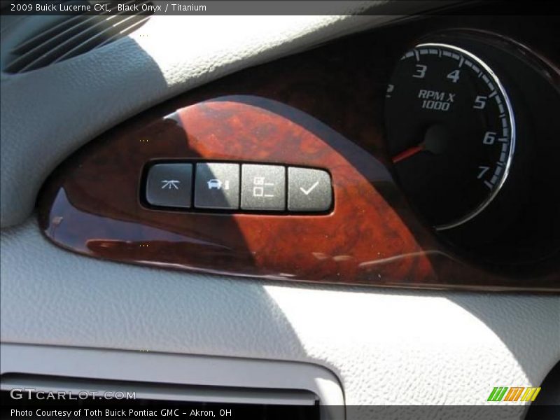 Black Onyx / Titanium 2009 Buick Lucerne CXL