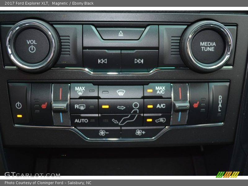 Magnetic / Ebony Black 2017 Ford Explorer XLT