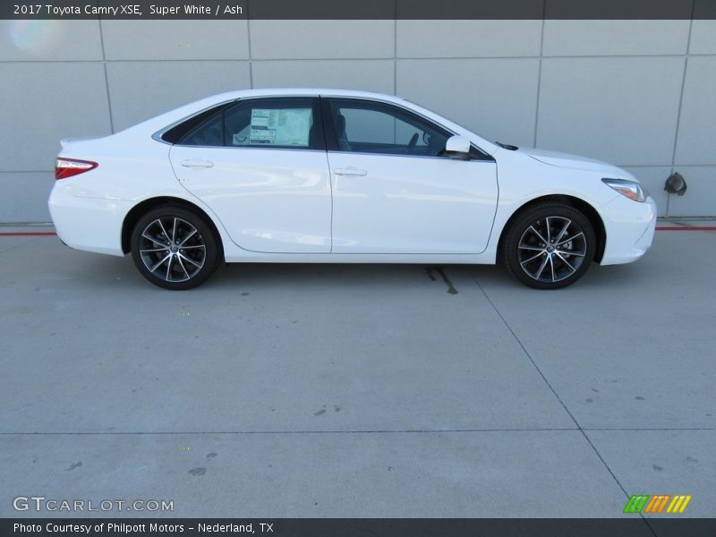 Super White / Ash 2017 Toyota Camry XSE