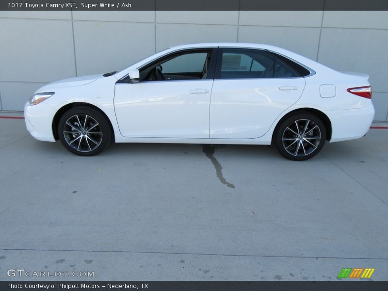 Super White / Ash 2017 Toyota Camry XSE