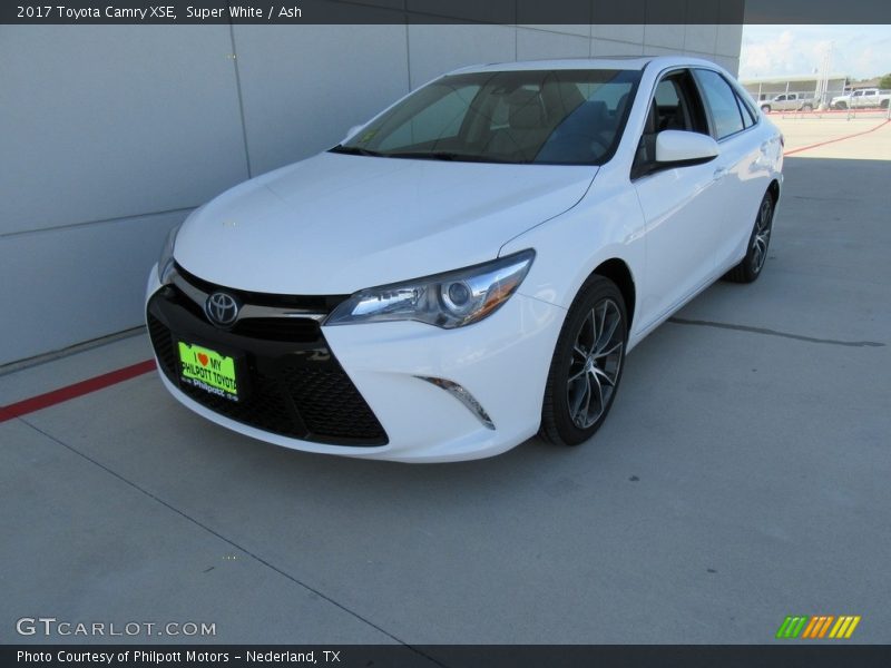Super White / Ash 2017 Toyota Camry XSE