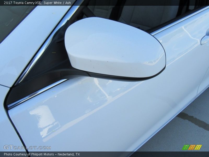 Super White / Ash 2017 Toyota Camry XSE
