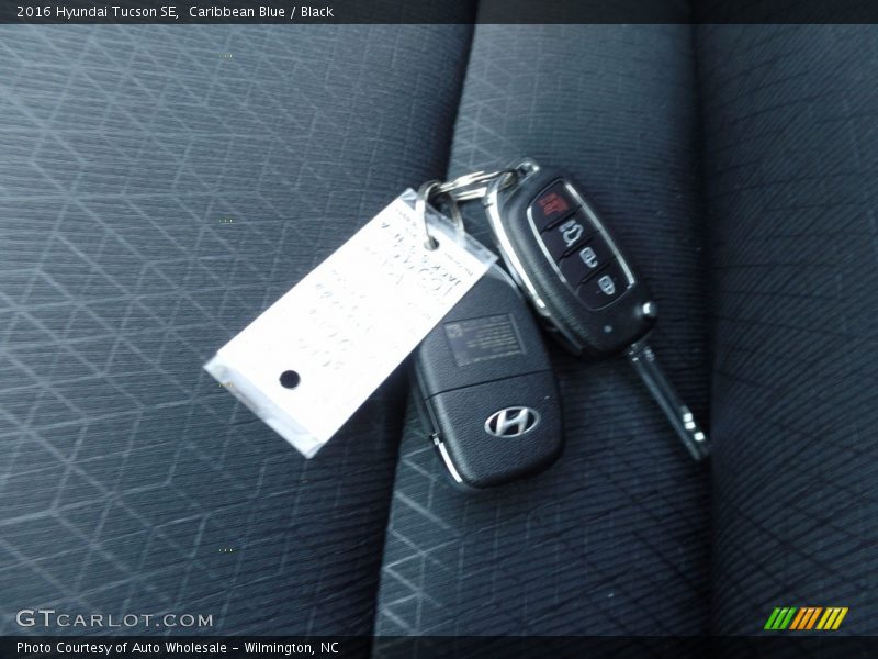 Caribbean Blue / Black 2016 Hyundai Tucson SE