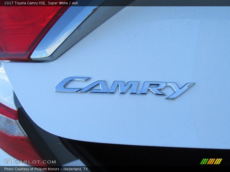 Super White / Ash 2017 Toyota Camry XSE