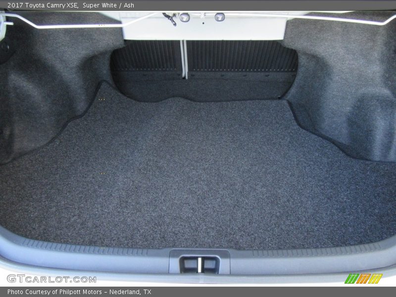 Super White / Ash 2017 Toyota Camry XSE