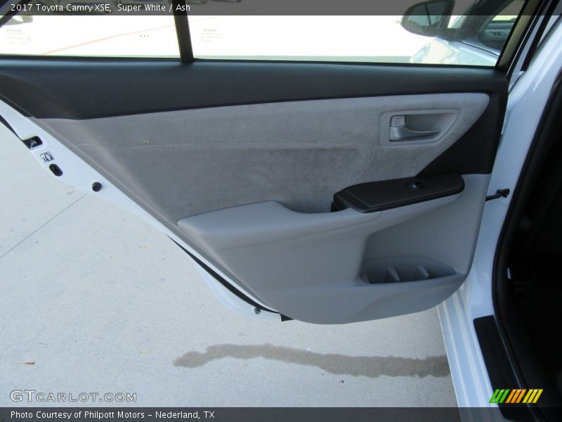Super White / Ash 2017 Toyota Camry XSE