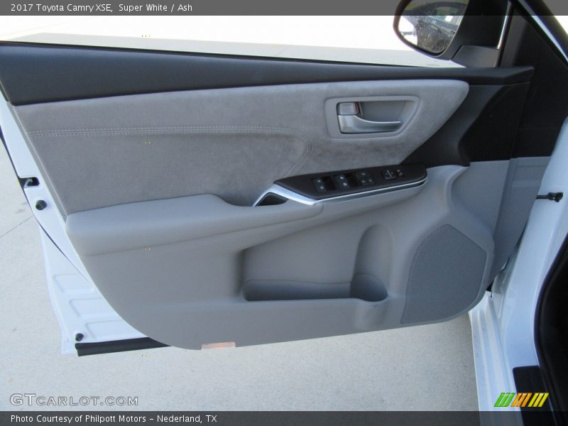 Super White / Ash 2017 Toyota Camry XSE