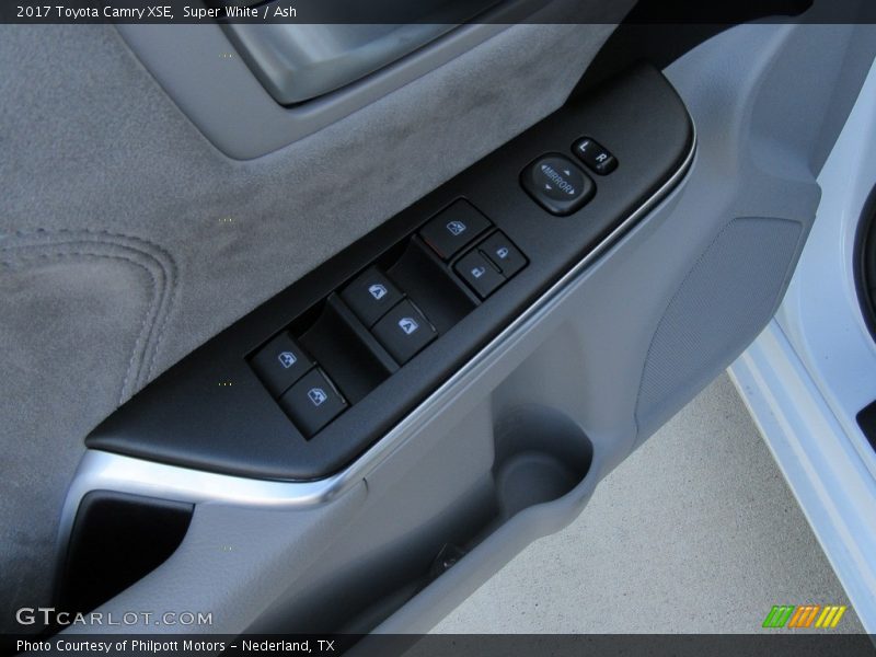 Super White / Ash 2017 Toyota Camry XSE