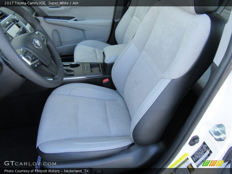 Super White / Ash 2017 Toyota Camry XSE