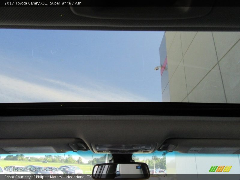 Super White / Ash 2017 Toyota Camry XSE