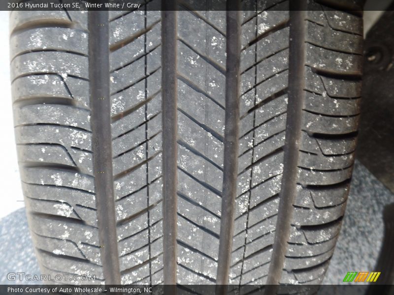 Winter White / Gray 2016 Hyundai Tucson SE