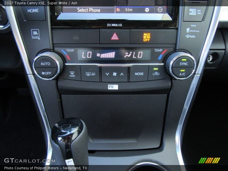 Super White / Ash 2017 Toyota Camry XSE