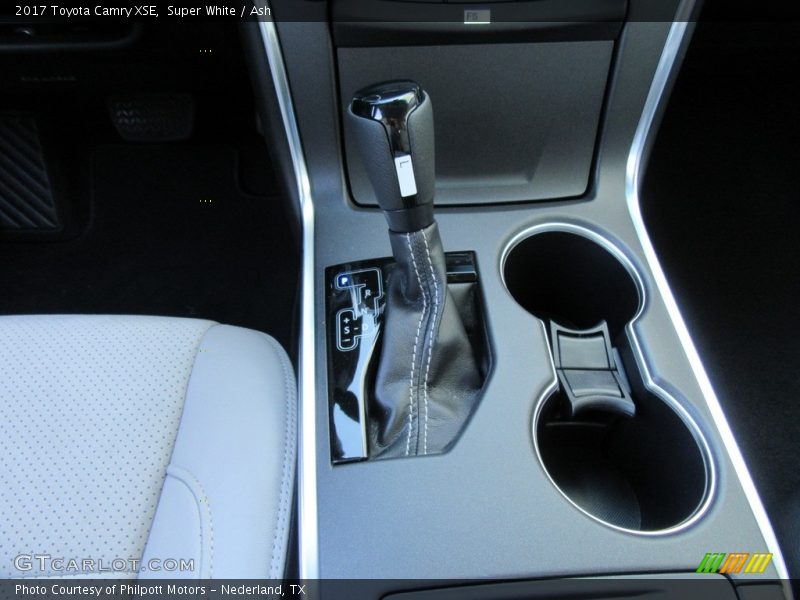 Super White / Ash 2017 Toyota Camry XSE