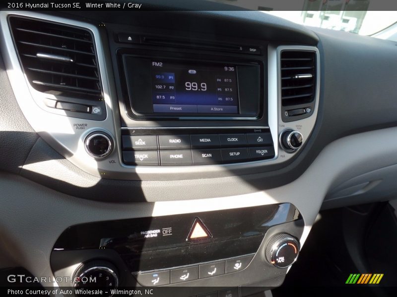 Winter White / Gray 2016 Hyundai Tucson SE