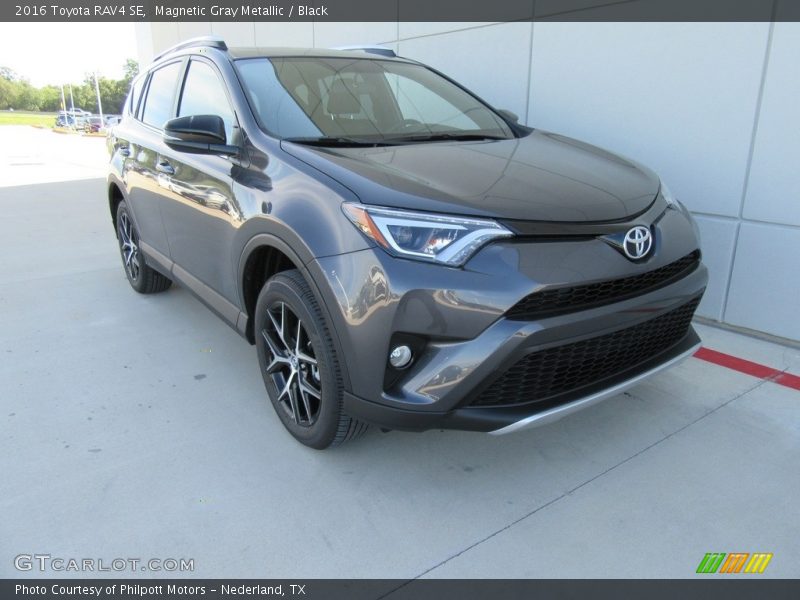 Magnetic Gray Metallic / Black 2016 Toyota RAV4 SE