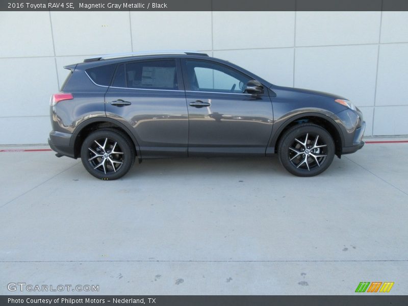 Magnetic Gray Metallic / Black 2016 Toyota RAV4 SE