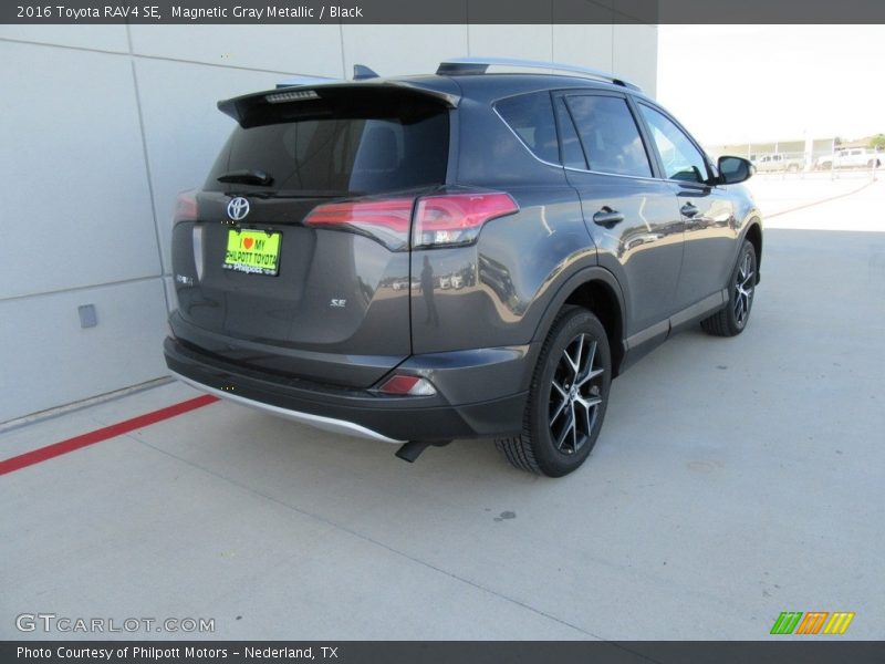 Magnetic Gray Metallic / Black 2016 Toyota RAV4 SE