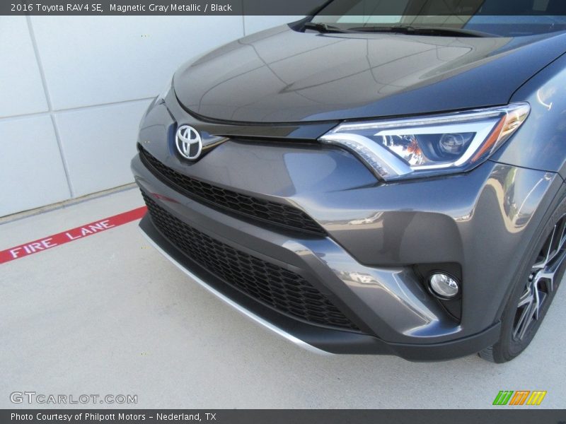 Magnetic Gray Metallic / Black 2016 Toyota RAV4 SE