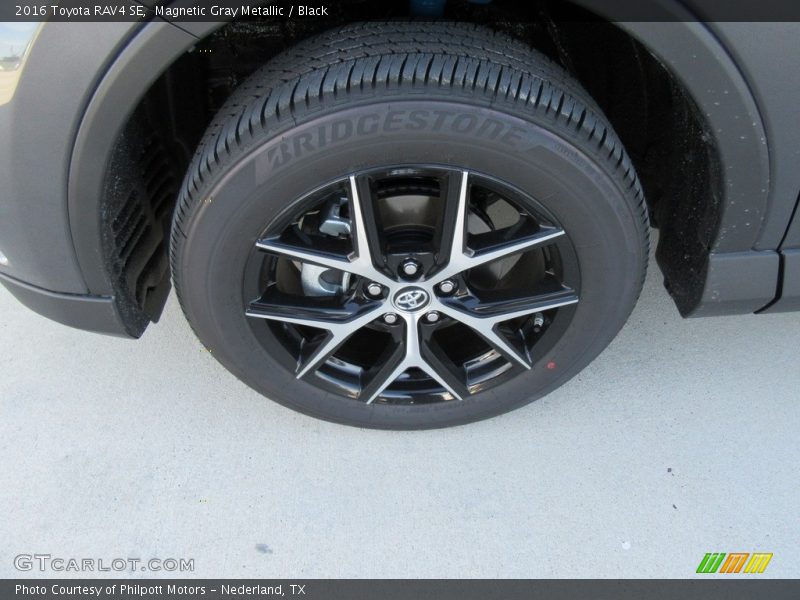 Magnetic Gray Metallic / Black 2016 Toyota RAV4 SE