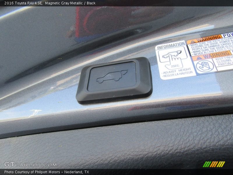 Magnetic Gray Metallic / Black 2016 Toyota RAV4 SE