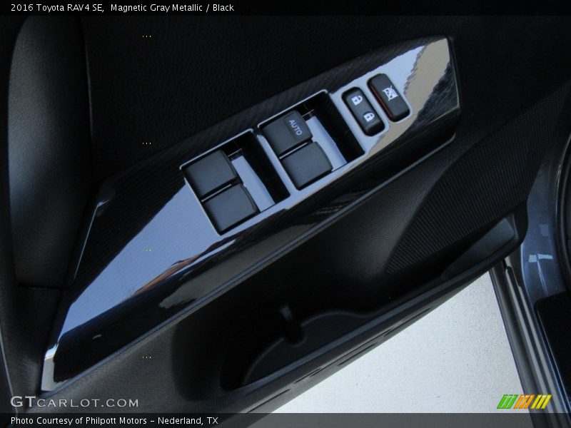 Magnetic Gray Metallic / Black 2016 Toyota RAV4 SE