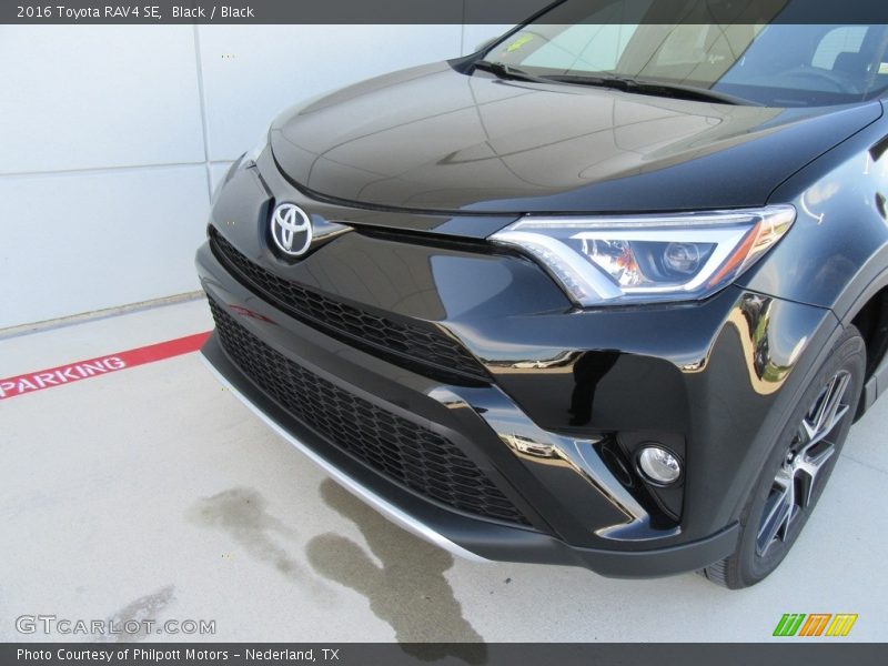 Black / Black 2016 Toyota RAV4 SE