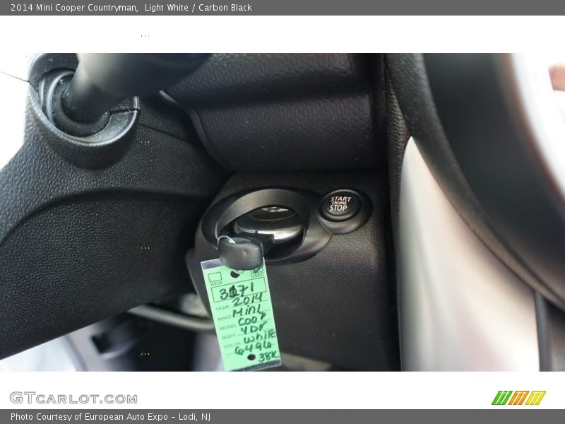 Light White / Carbon Black 2014 Mini Cooper Countryman