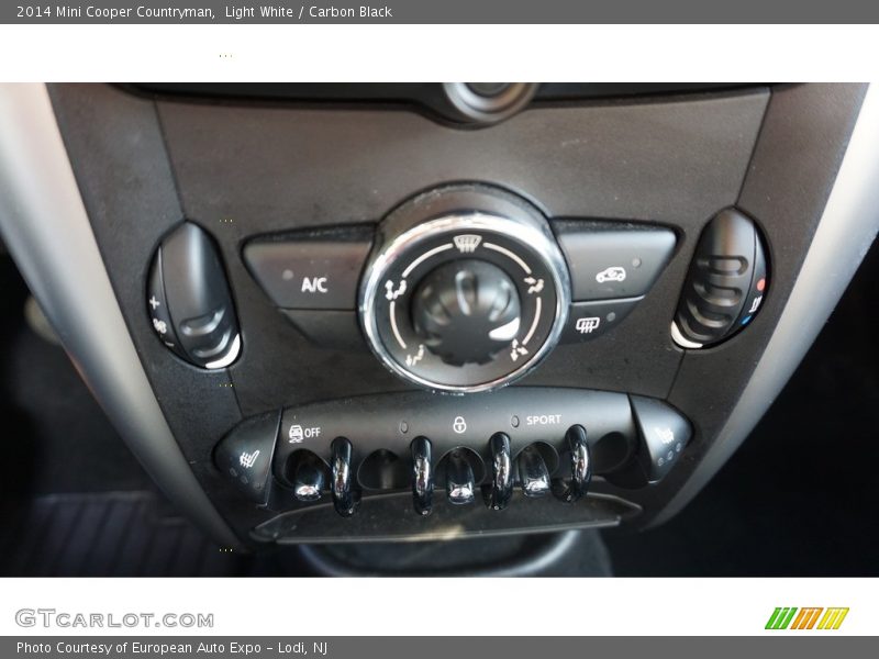 Light White / Carbon Black 2014 Mini Cooper Countryman