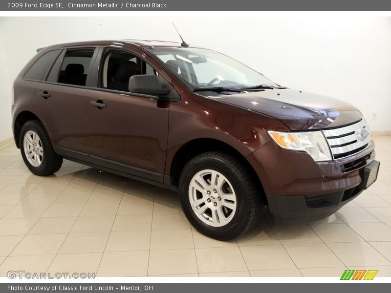 Front 3/4 View of 2009 Edge SE
