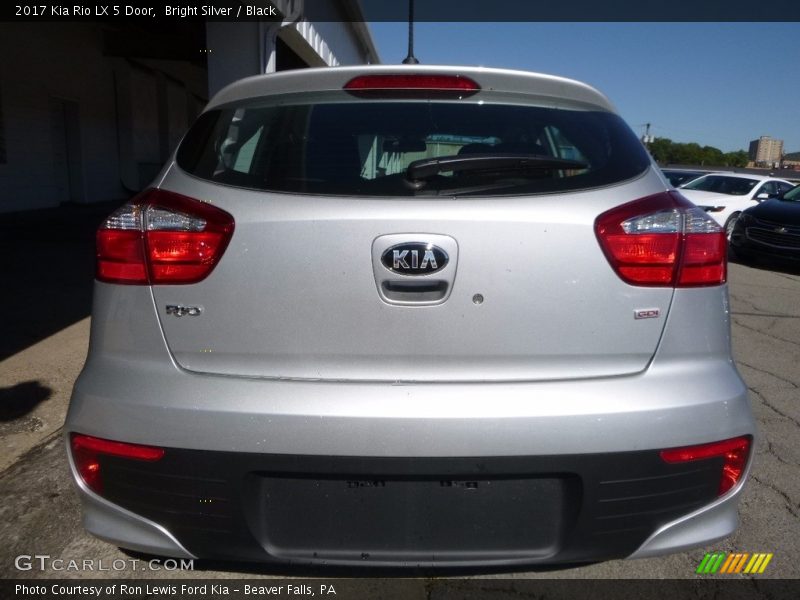 Bright Silver / Black 2017 Kia Rio LX 5 Door