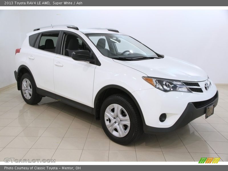 Super White / Ash 2013 Toyota RAV4 LE AWD