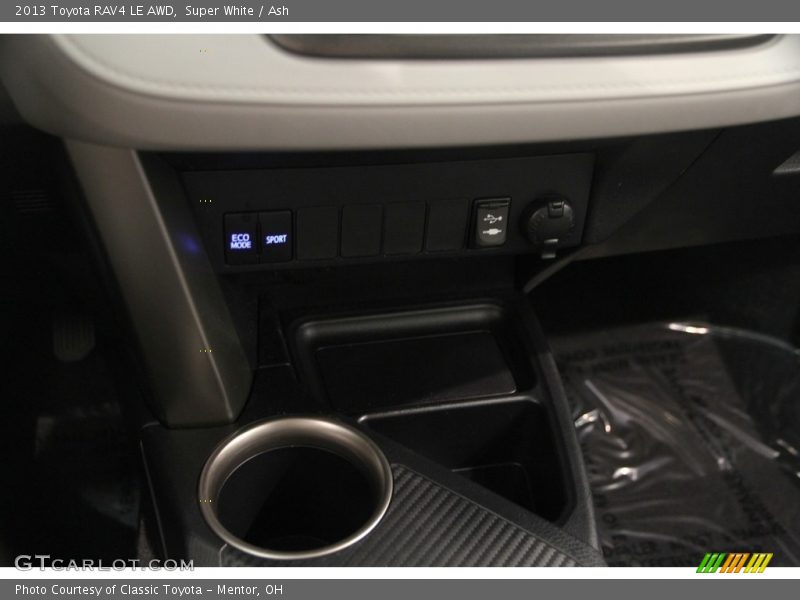 Super White / Ash 2013 Toyota RAV4 LE AWD