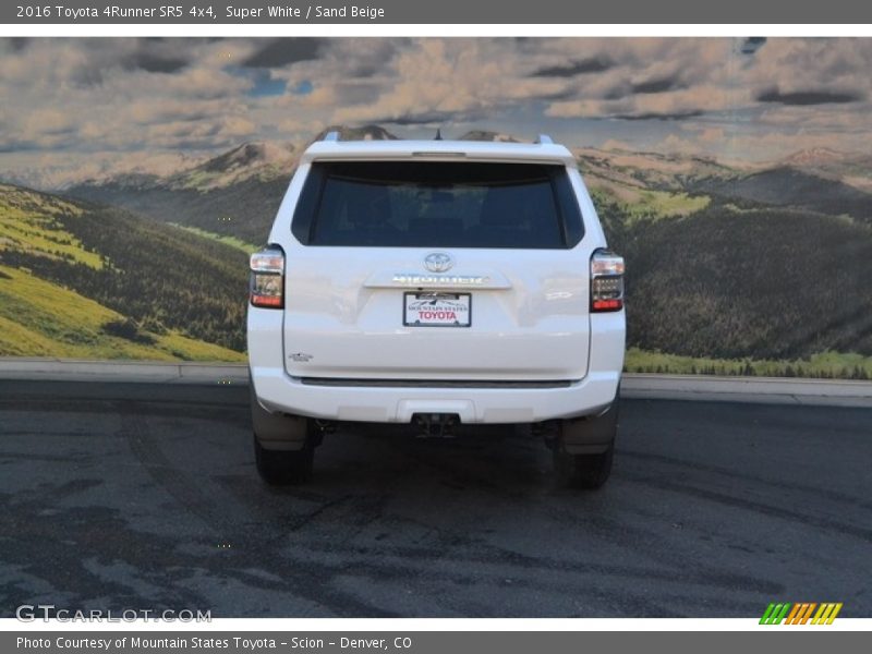 Super White / Sand Beige 2016 Toyota 4Runner SR5 4x4
