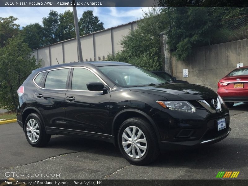 Magnetic Black / Charcoal 2016 Nissan Rogue S AWD