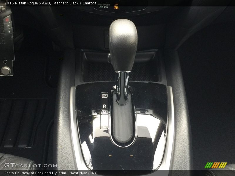 Magnetic Black / Charcoal 2016 Nissan Rogue S AWD
