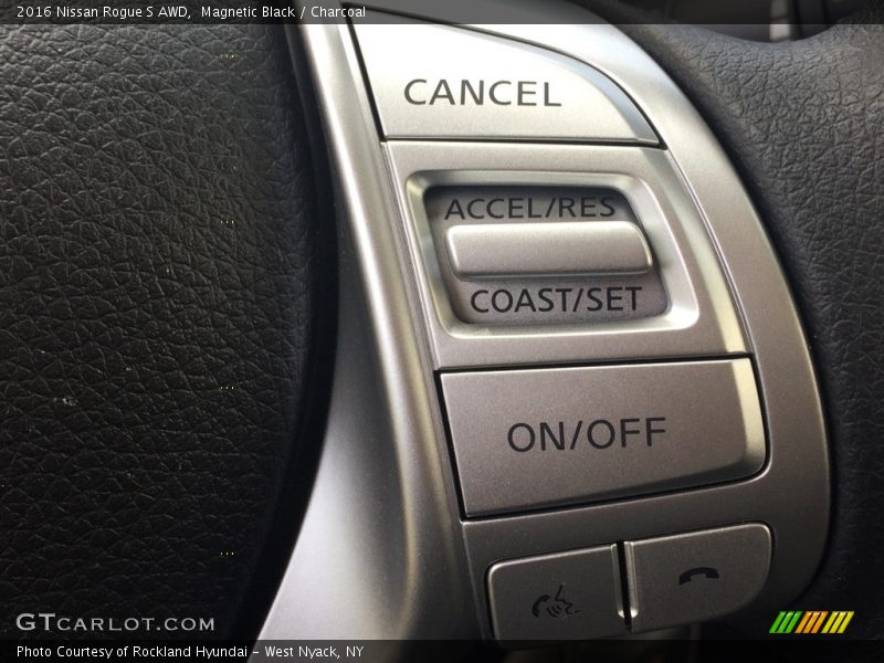 Magnetic Black / Charcoal 2016 Nissan Rogue S AWD