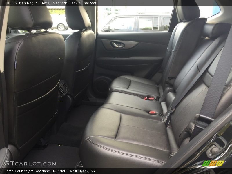 Magnetic Black / Charcoal 2016 Nissan Rogue S AWD
