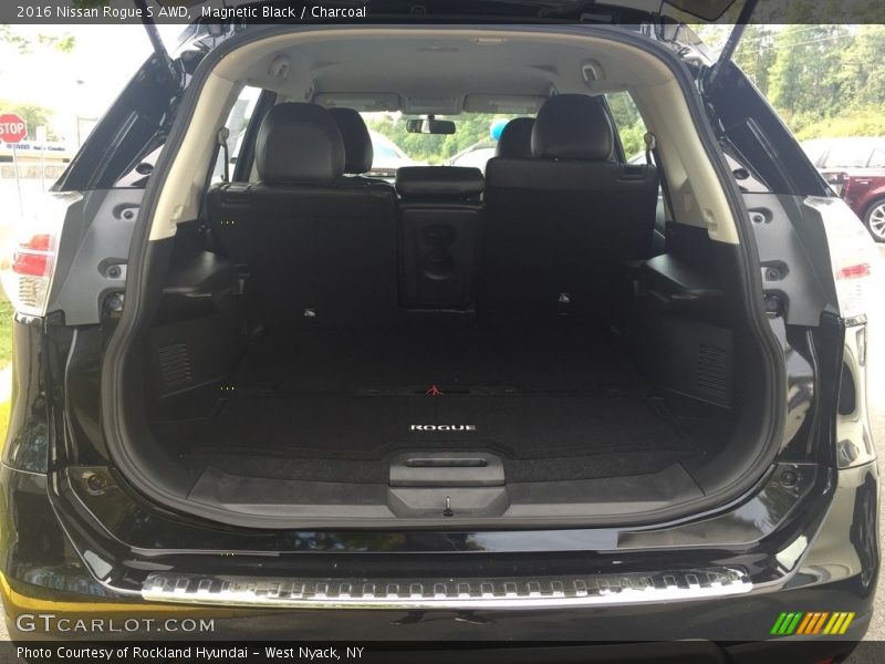 Magnetic Black / Charcoal 2016 Nissan Rogue S AWD