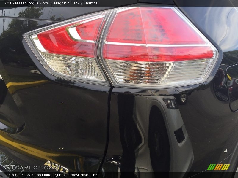 Magnetic Black / Charcoal 2016 Nissan Rogue S AWD