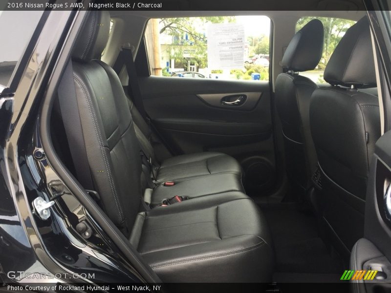 Magnetic Black / Charcoal 2016 Nissan Rogue S AWD