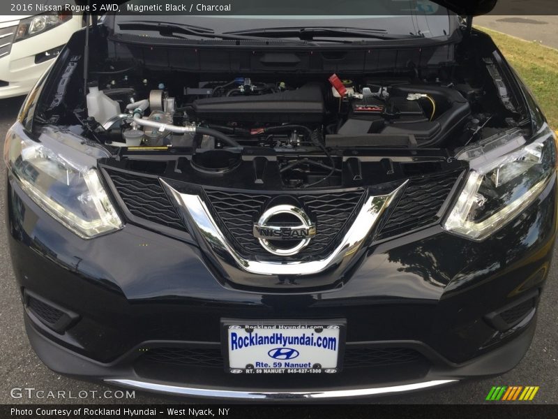 Magnetic Black / Charcoal 2016 Nissan Rogue S AWD