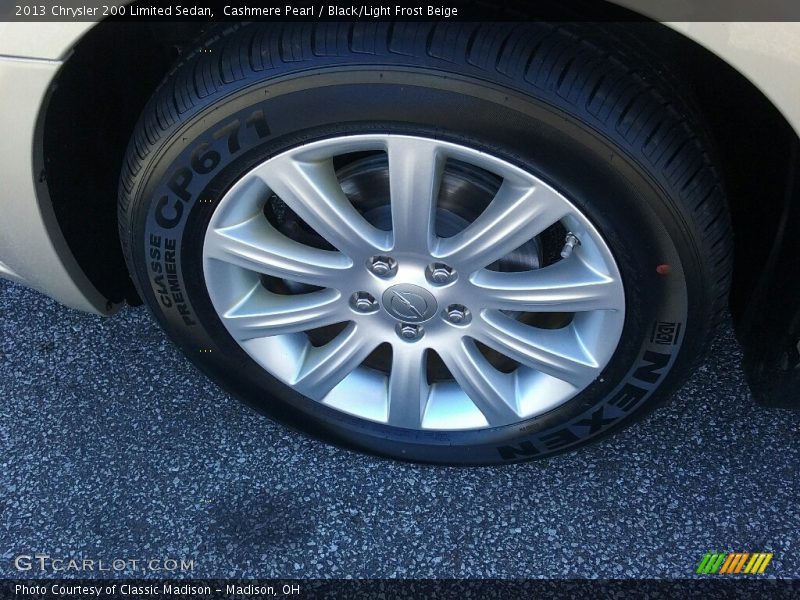 Cashmere Pearl / Black/Light Frost Beige 2013 Chrysler 200 Limited Sedan